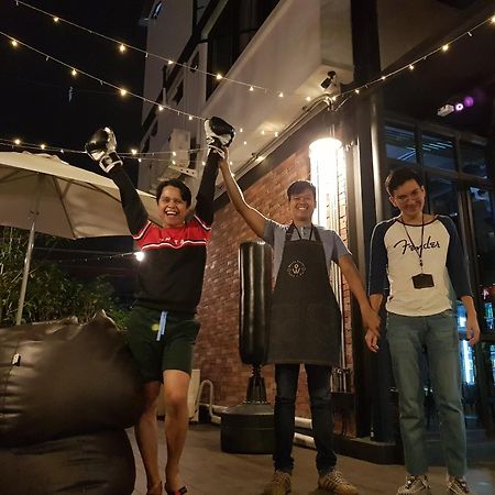 Wayha Hostel Don Mueang Airport Банкок Екстериор снимка