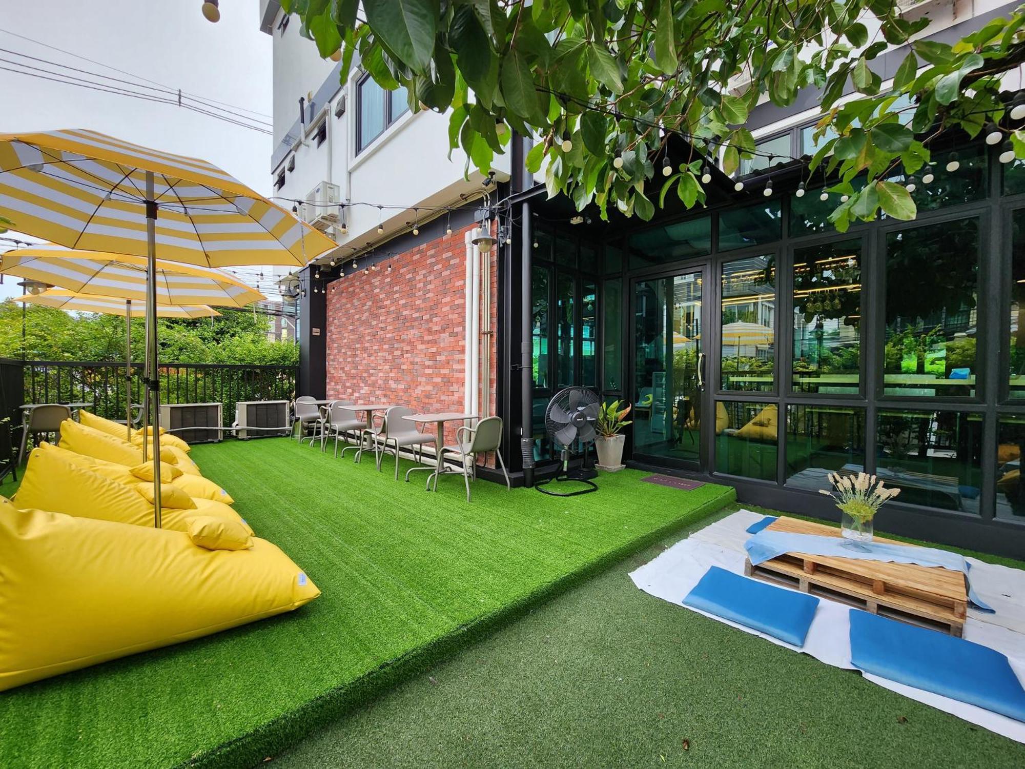 Wayha Hostel Don Mueang Airport Банкок Екстериор снимка