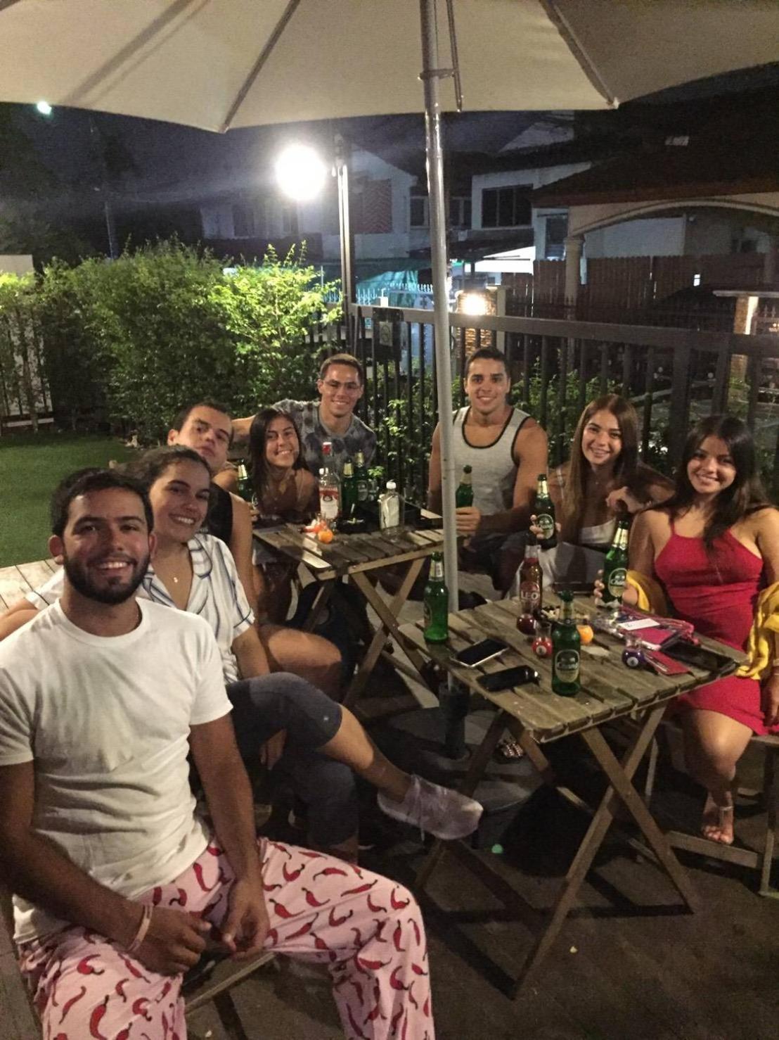 Wayha Hostel Don Mueang Airport Банкок Екстериор снимка