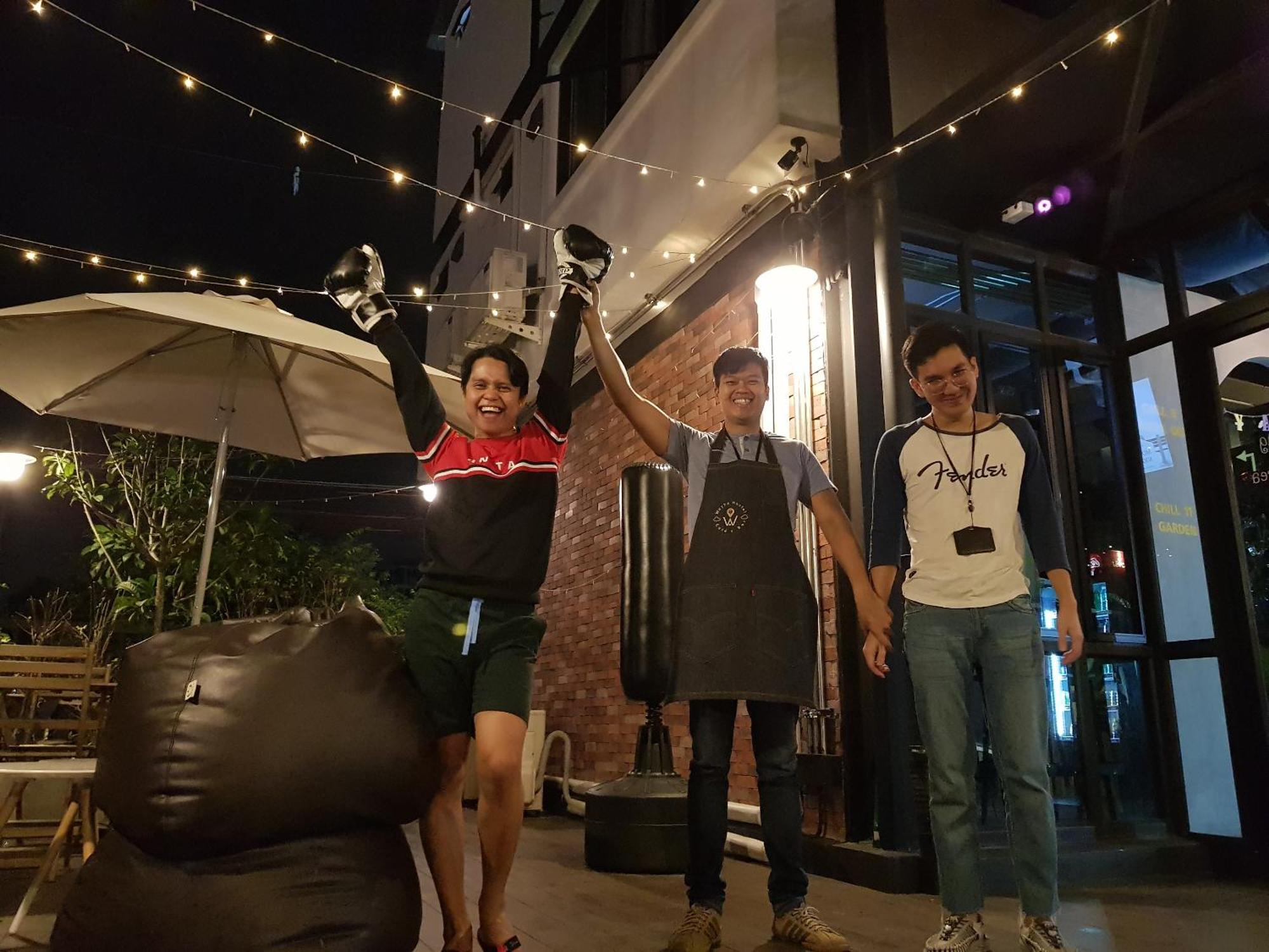 Wayha Hostel Don Mueang Airport Банкок Екстериор снимка