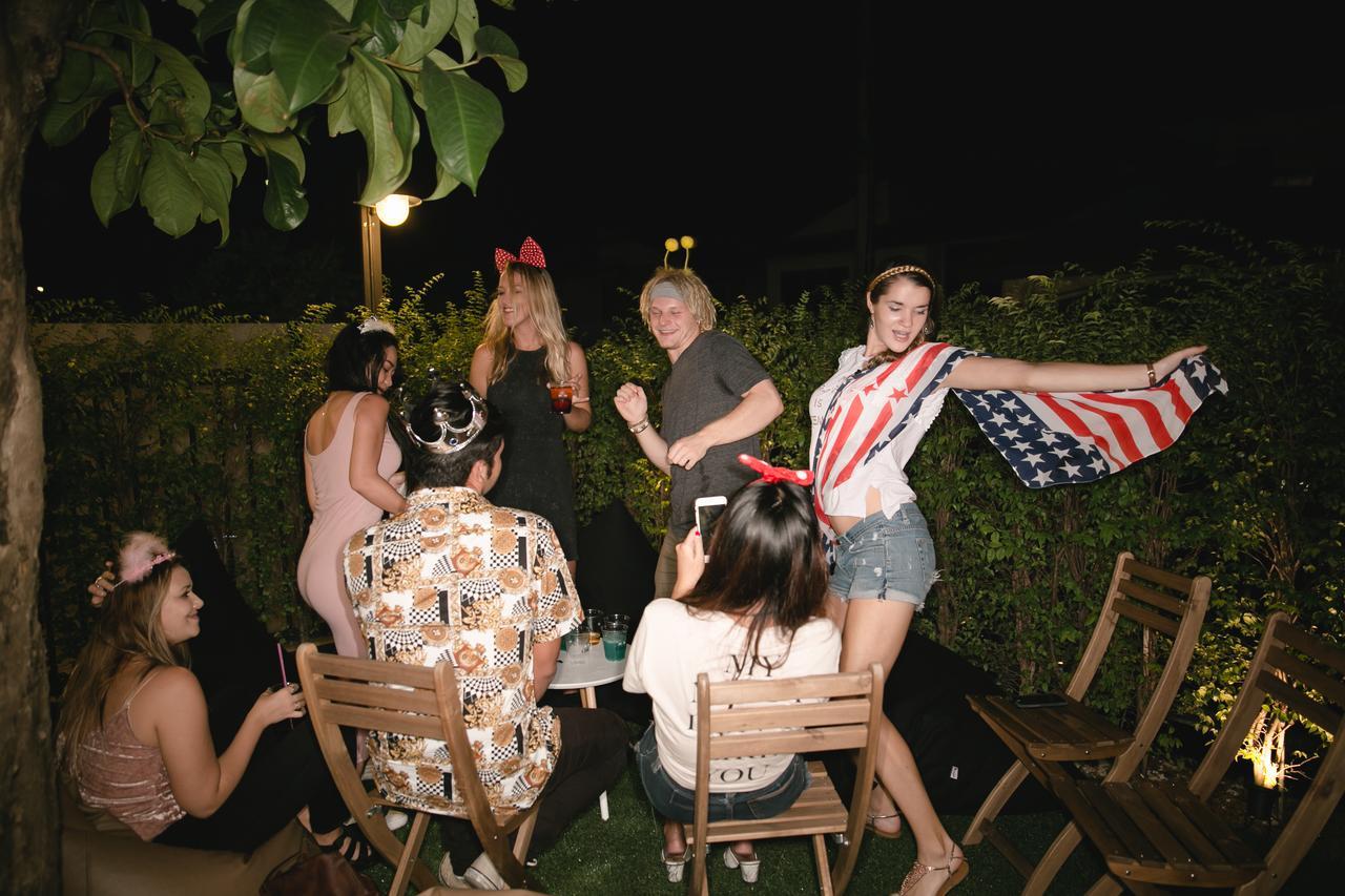 Wayha Hostel Don Mueang Airport Банкок Екстериор снимка