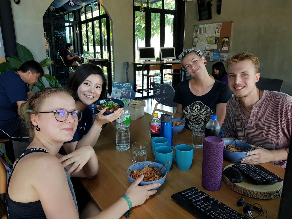 Wayha Hostel Don Mueang Airport Банкок Екстериор снимка